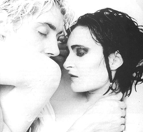 http://www.vamp.org/Siouxsie/Images/c-caper.jpg